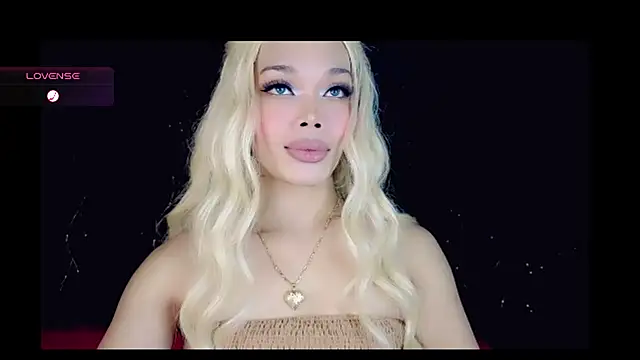 Snapshot of sugar_bbyxx chatting on July 9, 12:04 pm sugar bbyxx online show from July 9, 12:04 pm