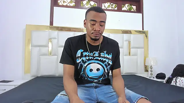 Snapshot of Kylieandjhonny chatting on January 29, 6:17 pm Kylieandjhonny online show from January 29, 6:17 pm