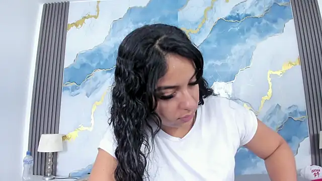 Snapshot of Kylieandjhonny chatting on November 14, 7:28 pm Kylieandjhonny online show from November 14, 7:28 pm