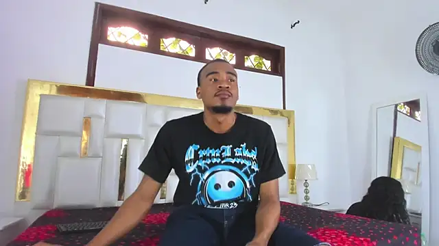 Snapshot of Kylieandjhonny chatting on February 14, 6:19 pm Kylieandjhonny online show from February 14, 6:19 pm