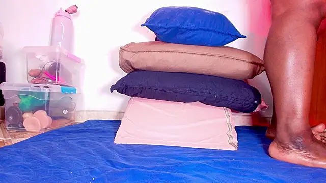 Snapshot of _ebony-queen_ chatting on October 31, 12:02 pm ebony-queen online show from October 31, 12:02 pm