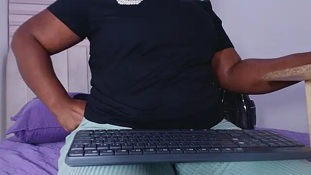  ebony-queen  online show from February 10, 3:05 am