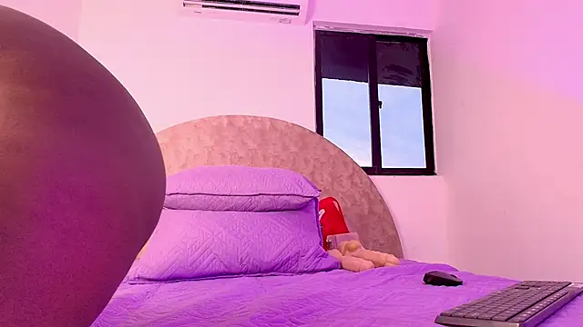 Snapshot of _ebony-queen_ chatting on November 11, 12:00 pm ebony-queen online show from November 11, 12:00 pm