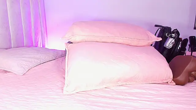  ebony-queen  online show from May 15, 3:04 am