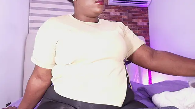  ebony-queen  online show from March 25, 3:06 am