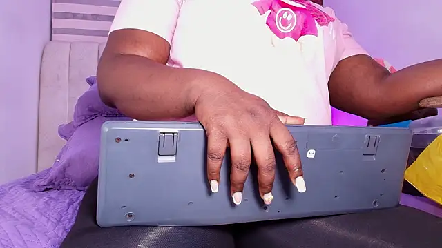  ebony-queen  online show from March 28, 3:07 am