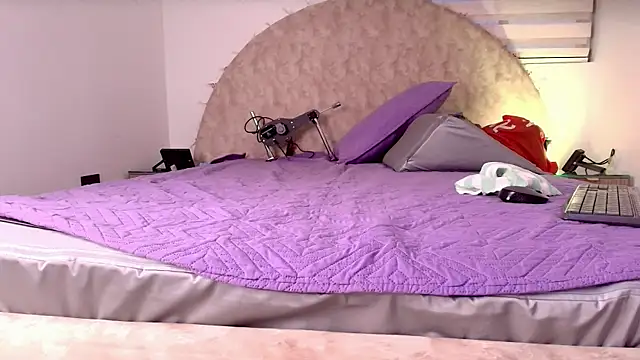  ebony-queen  online show from January 9, 12:01 pm