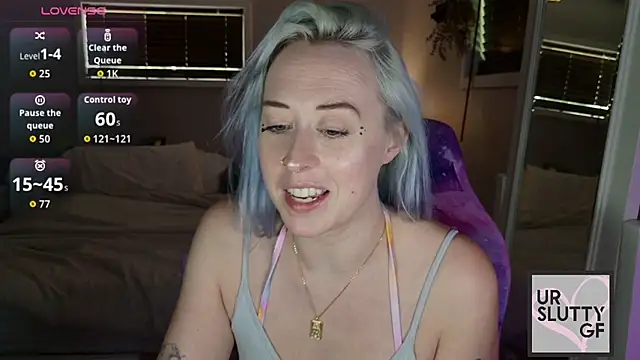 Snapshot of ursluttygf chatting on June 19, 4:24 pm ursluttygf online show from June 19, 4:24 pm