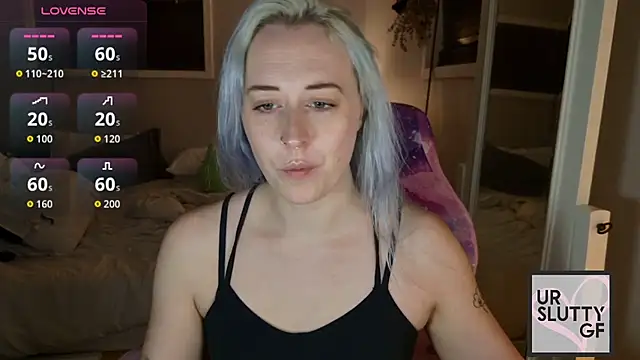 Snapshot of ursluttygf chatting on June 22, 2:28 am ursluttygf online show from June 22, 2:28 am