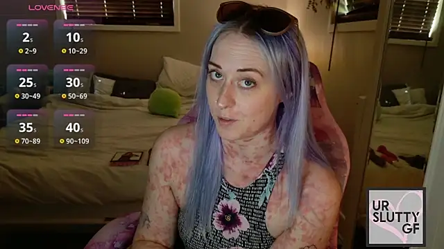 Snapshot of ursluttygf chatting on May 14, 4:04 pm ursluttygf online show from May 14, 4:04 pm
