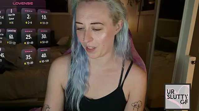 Snapshot of ursluttygf chatting on June 22, 3:25 am ursluttygf online show from June 22, 3:25 am