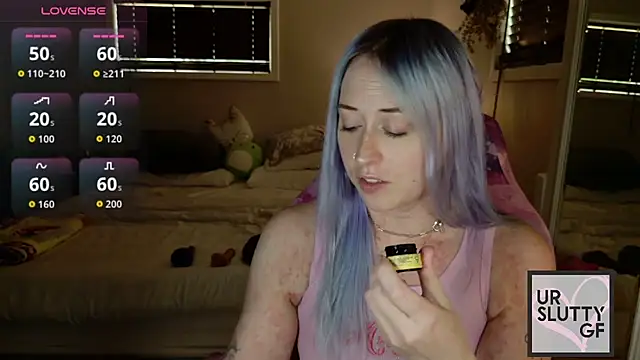 Snapshot of ursluttygf chatting on May 23, 4:06 pm ursluttygf online show from May 23, 4:06 pm