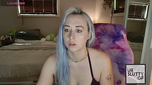 Snapshot of ursluttygf chatting on July 4, 3:27 pm ursluttygf online show from July 4, 3:27 pm