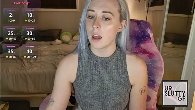 Snapshot of ursluttygf chatting on July 3, 8:15 pm ursluttygf online show from July 3, 8:15 pm