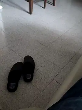 Snapshot of manuel9428 chatting on December 14, 3:04 pm manuel9428 online show from December 14, 3:04 pm