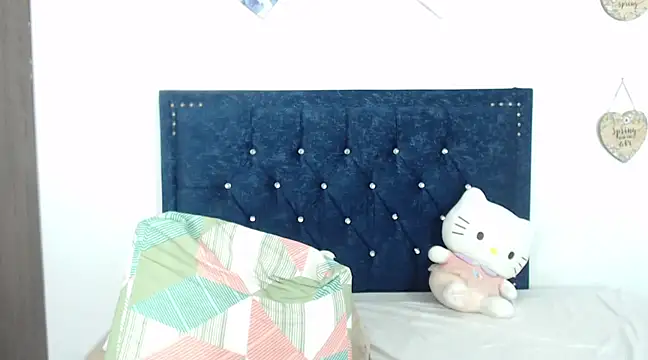 Snapshot of QueenSquirt_ chatting on February 20, 7:41 pm QueenSquirt online show from February 20, 7:41 pm