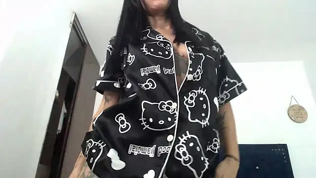 Snapshot of QueenSquirt_ chatting on February 28, 8:19 pm QueenSquirt online show from February 28, 8:19 pm