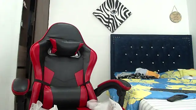 Snapshot of QueenSquirt_ chatting on February 15, 7:46 pm QueenSquirt online show from February 15, 7:46 pm