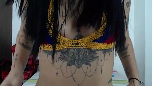 Snapshot of QueenSquirt_ chatting on February 21, 7:38 pm QueenSquirt online show from February 21, 7:38 pm