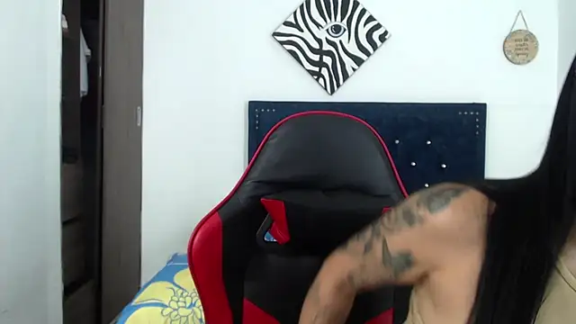 Snapshot of QueenSquirt_ chatting on March 1, 8:31 pm QueenSquirt online show from March 1, 8:31 pm