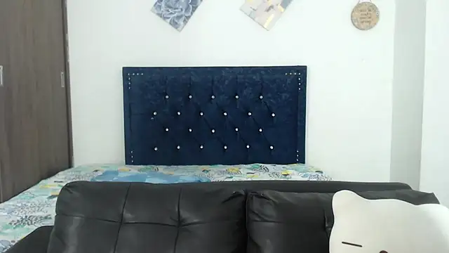 Snapshot of QueenSquirt_ chatting on March 18, 8:05 pm QueenSquirt online show from March 18, 8:05 pm