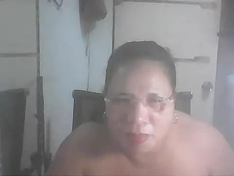 Snapshot of hotwet_mama4uxx chatting on October 11, 1:12 pm hotwet mama4uxx online show from October 11, 1:12 pm