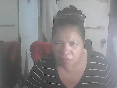 Snapshot of hotwet_mama4uxx chatting on October 12, 11:28 pm hotwet mama4uxx online show from October 12, 11:28 pm