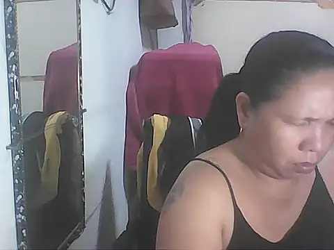 hotwet mama4uxx online show from February 3, 11:26 am