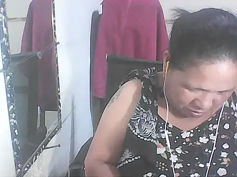 hotwet mama4uxx online show from February 2, 4:44 am