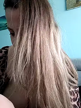 Snapshot of Emma96_hot chatting on February 12, 11:18 am Emma96 hot online show from February 12, 11:18 am
