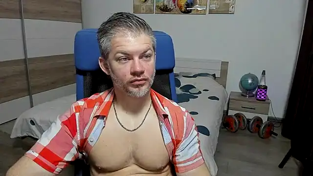 Snapshot of RobbyShawz chatting on February 22, 4:48 am RobbyShawz online show from February 22, 4:48 am