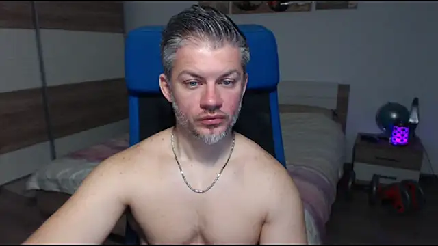 Snapshot of RobbyShawz chatting on March 17, 10:06 am RobbyShawz online show from March 17, 10:06 am