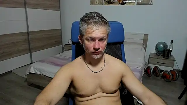 Snapshot of RobbyShawz chatting on July 18, 7:39 am RobbyShawz online show from July 18, 7:39 am