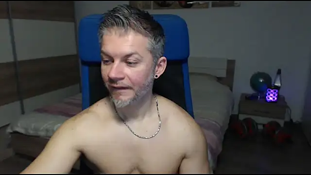 Snapshot of RobbyShawz chatting on March 5, 10:55 am RobbyShawz online show from March 5, 10:55 am