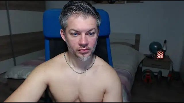 Snapshot of RobbyShawz chatting on February 16, 5:15 am RobbyShawz online show from February 16, 5:15 am