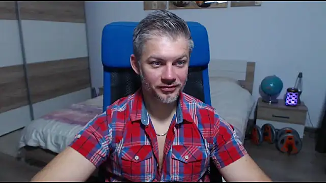 Snapshot of RobbyShawz chatting on October 3, 6:26 am RobbyShawz online show from October 3, 6:26 am