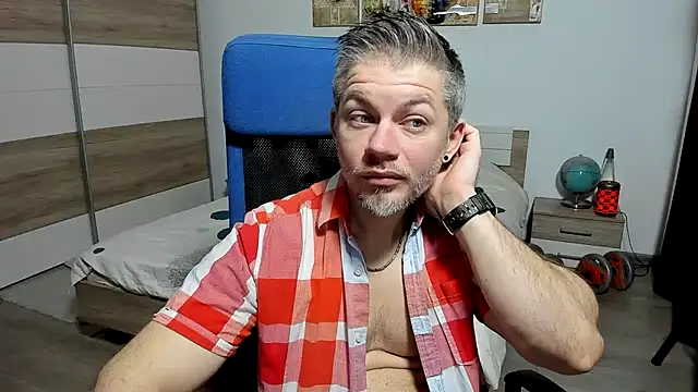 Snapshot of RobbyShawz chatting on January 13, 5:22 am RobbyShawz online show from January 13, 5:22 am