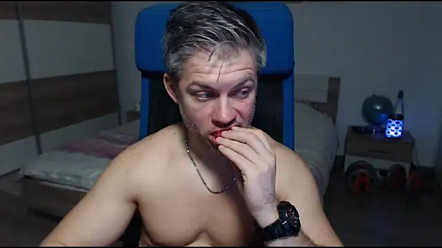 Snapshot of RobbyShawz chatting on February 13, 10:34 am RobbyShawz online show from February 13, 10:34 am