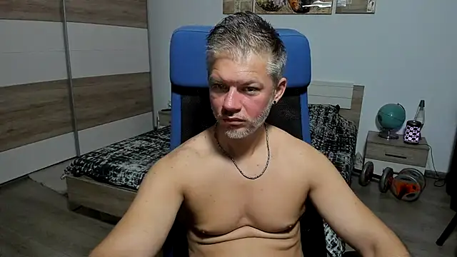 Snapshot of RobbyShawz chatting on July 15, 4:52 am RobbyShawz online show from July 15, 4:52 am