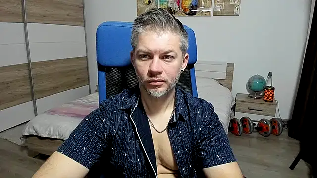 Snapshot of RobbyShawz chatting on January 17, 5:33 am RobbyShawz online show from January 17, 5:33 am