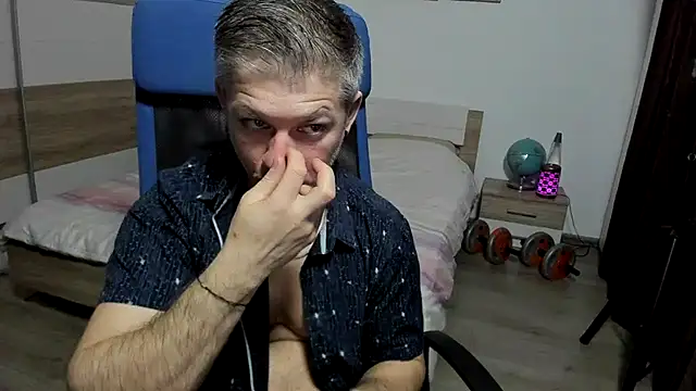 Snapshot of RobbyShawz chatting on February 17, 4:43 am RobbyShawz online show from February 17, 4:43 am