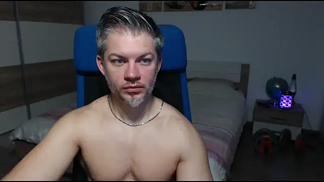 Snapshot of RobbyShawz chatting on February 15, 6:23 am RobbyShawz online show from February 15, 6:23 am