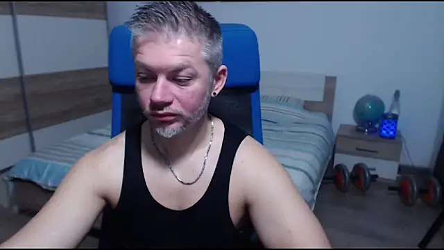 Snapshot of RobbyShawz chatting on December 23, 5:29 am RobbyShawz online show from December 23, 5:29 am