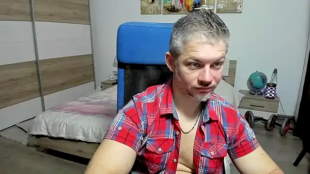 Snapshot of RobbyShawz chatting on December 20, 7:44 am RobbyShawz online show from December 20, 7:44 am