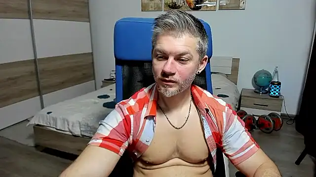 Snapshot of RobbyShawz chatting on January 12, 8:32 am RobbyShawz online show from January 12, 8:32 am