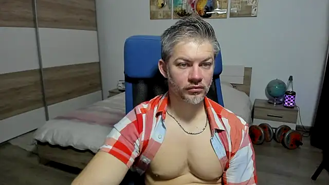 Snapshot of RobbyShawz chatting on January 18, 7:34 am RobbyShawz online show from January 18, 7:34 am