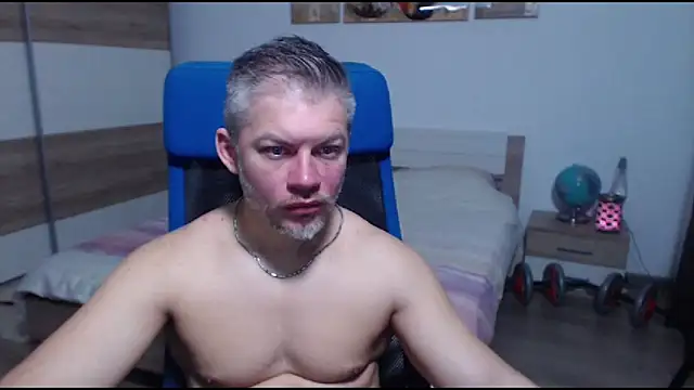 Snapshot of RobbyShawz chatting on December 19, 5:54 am RobbyShawz online show from December 19, 5:54 am