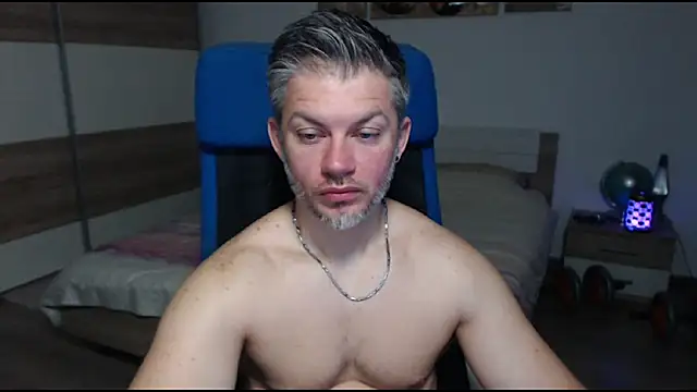 Snapshot of RobbyShawz chatting on March 21, 6:05 am RobbyShawz online show from March 21, 6:05 am