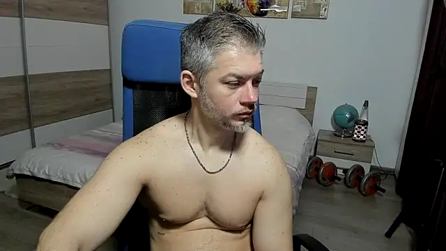 Snapshot of RobbyShawz chatting on February 13, 4:45 am RobbyShawz online show from February 13, 4:45 am