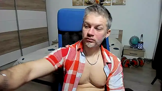 Snapshot of RobbyShawz chatting on January 9, 5:25 am RobbyShawz online show from January 9, 5:25 am